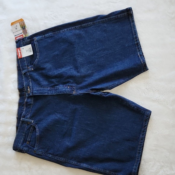๐ Wrangler Menโs Blue Denim Shorts โ Size 42, NWT, Relaxed Fit, 10โ Inseam - Picture 1 of 16